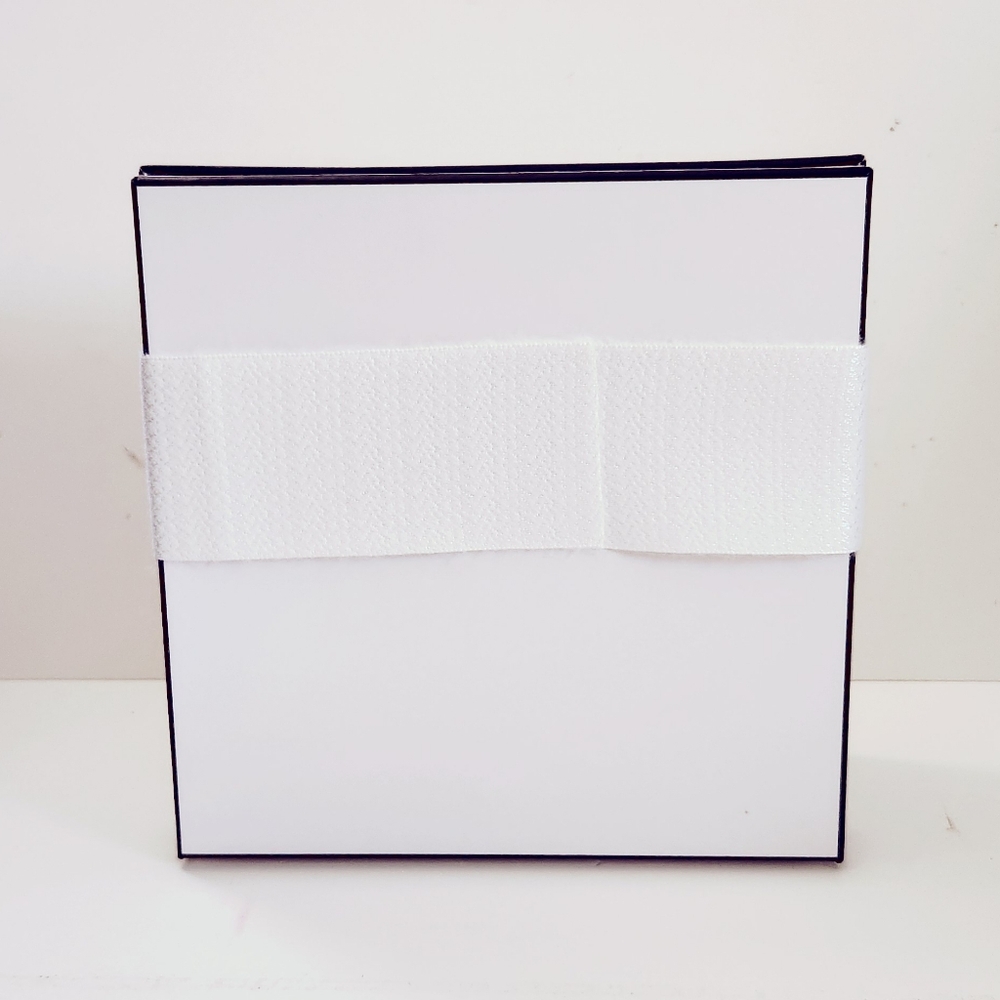 Chanel Gift Box - Picture 4 of 9
